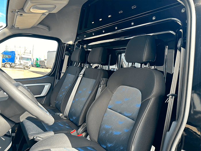 Цельнометаллический фургон черный DongFeng